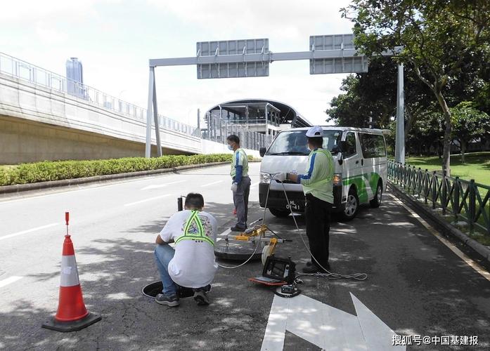 今晚澳门特马开奖结果和街头下水道爬出女子与街头下水道爬出女子身体视频